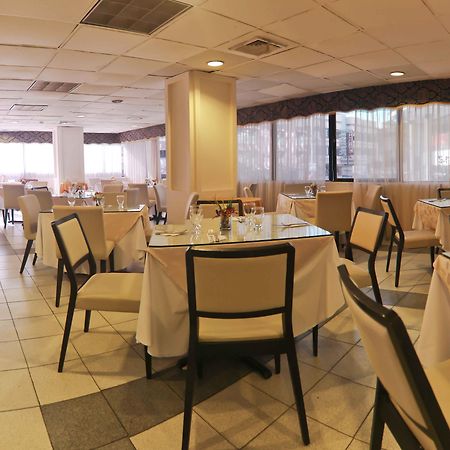 Hotel Faranda Express Soloy And Casino, A Member Of Radisson Individuals Kota Panama Bagian luar foto