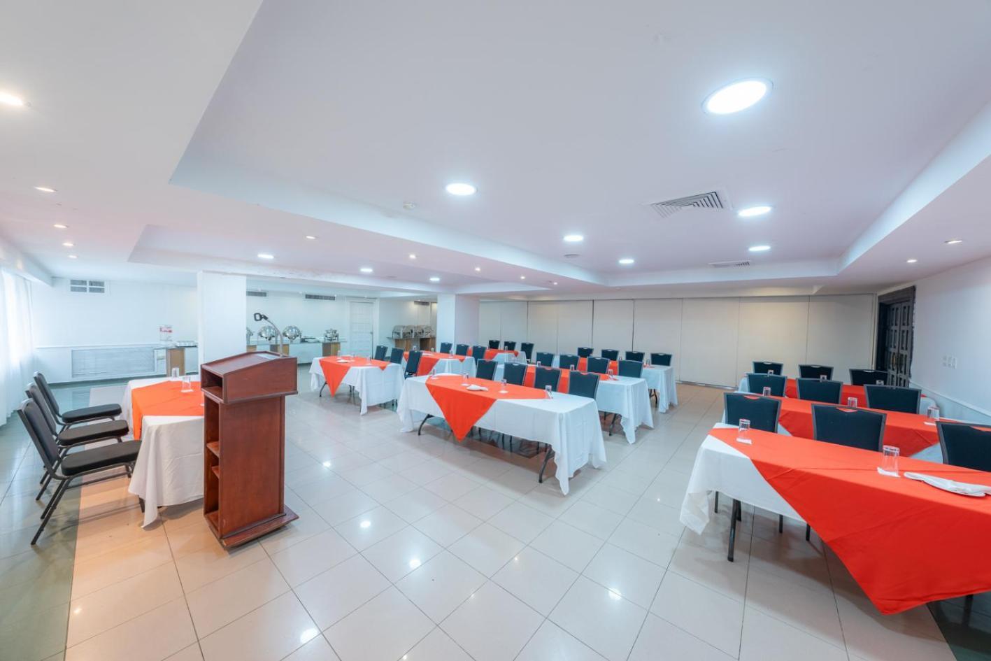 Hotel Faranda Express Soloy And Casino, A Member Of Radisson Individuals Kota Panama Bagian luar foto